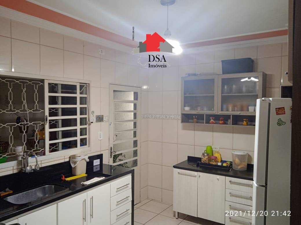 Casa à venda com 2 quartos, 90m² - Foto 11